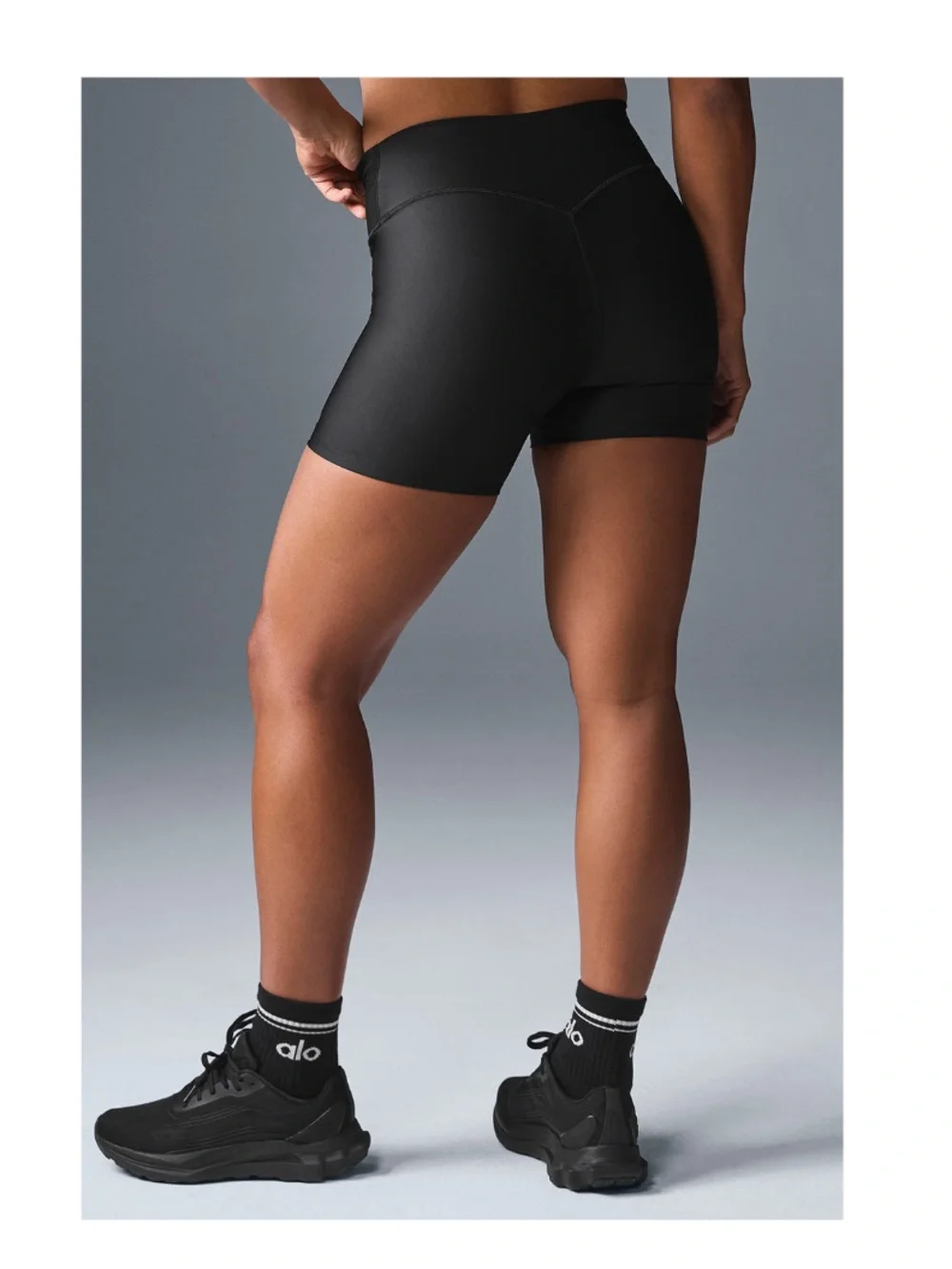 ALO Yoga Airlift Energy Short 5”- Black